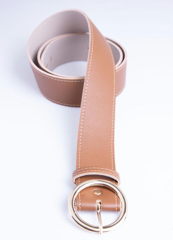 Quintess - Cinto Marrom com Fivela Redonda Dourada 5