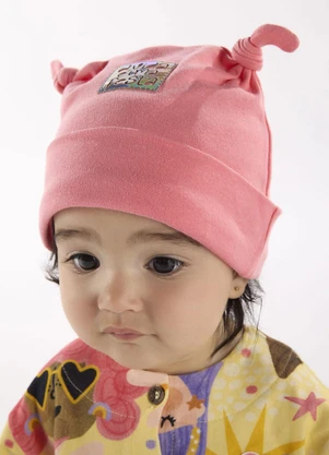 Três e Já - Touca para Bebê Menina em Suedine Rosa - TRÊS E JÁ