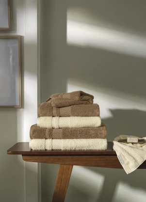 Karsten - Toalha de Banho Yves Marrom - KARSTEN