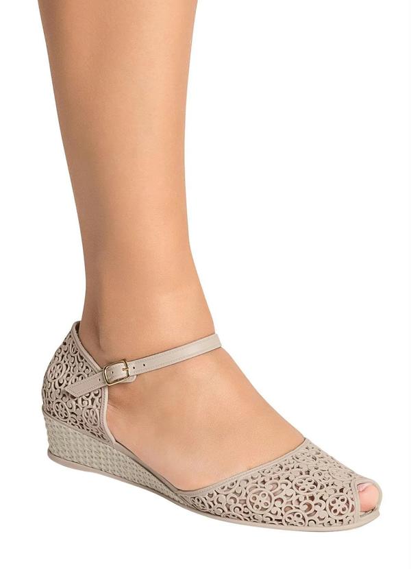 Outlet - Sapatilha Anabela Bege com Detalhes Vazados 4