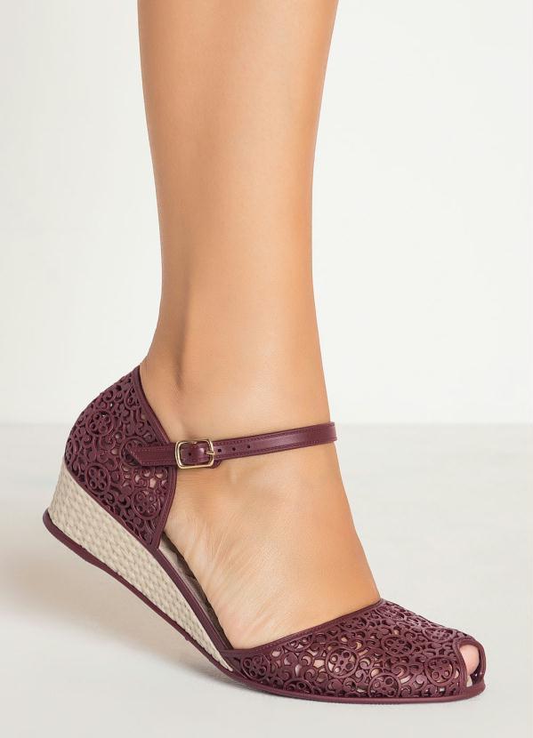 Outlet - Sapatilha Anabela Vinho com Detalhes Vazados 4