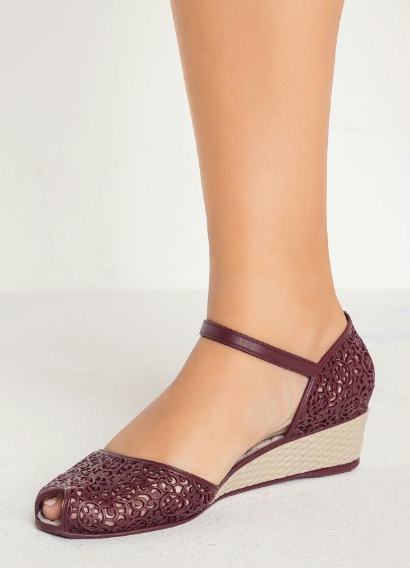 Outlet - Sapatilha Anabela Vinho com Detalhes Vazados 5