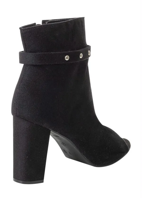 Perfecta - Ankle Boot Preta em Camurça Sintética 2