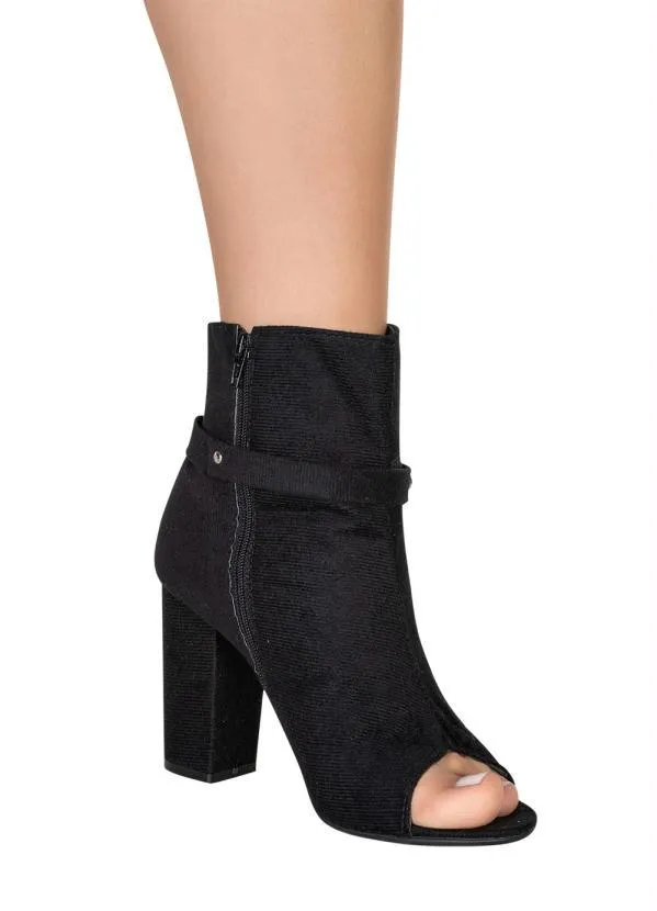 Perfecta - Ankle Boot Preta em Camurça Sintética 5