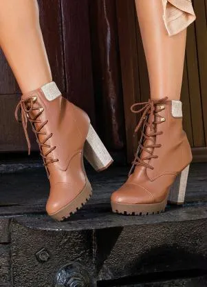 Perfecta - Bota Feminina Caramelo com Detalhes em Tecido - PERFECTA
