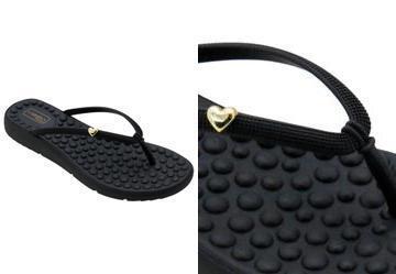 Chinelo Preto com Adereo de Corao