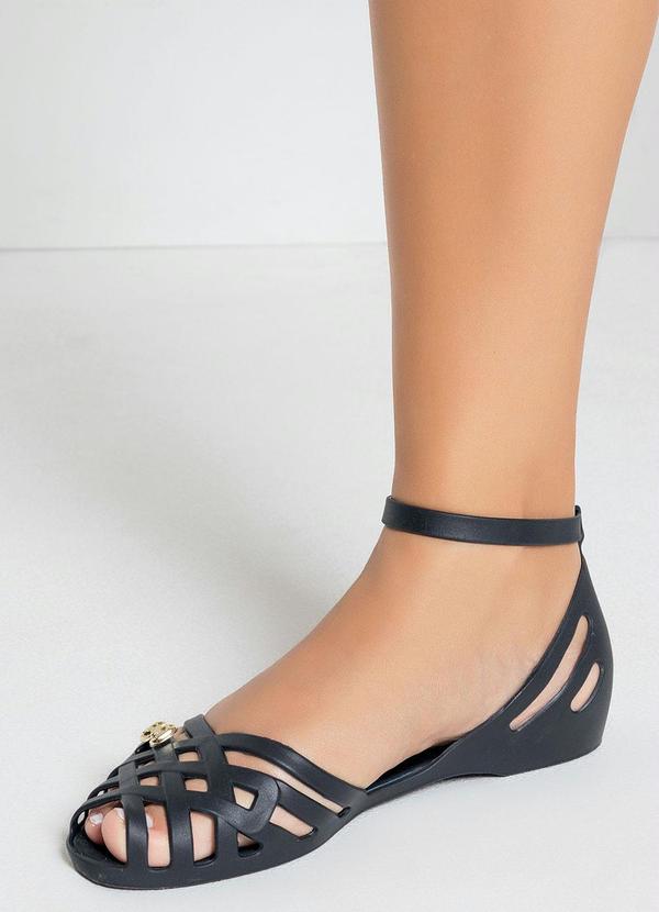 Perfecta - Rasteirinha Preta com Detalhe de Laço 6