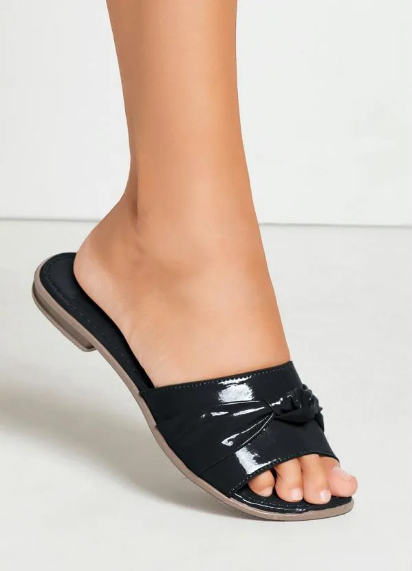 Perfecta - Rasteirinha Preta Verniz com Laço Decorativo 4