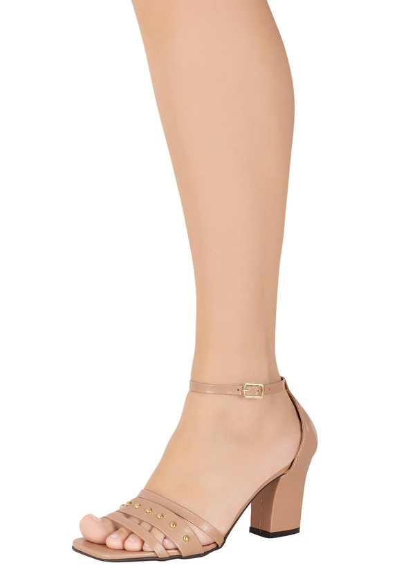 Perfecta - Sandália Bege com Detalhe de Tachas 7