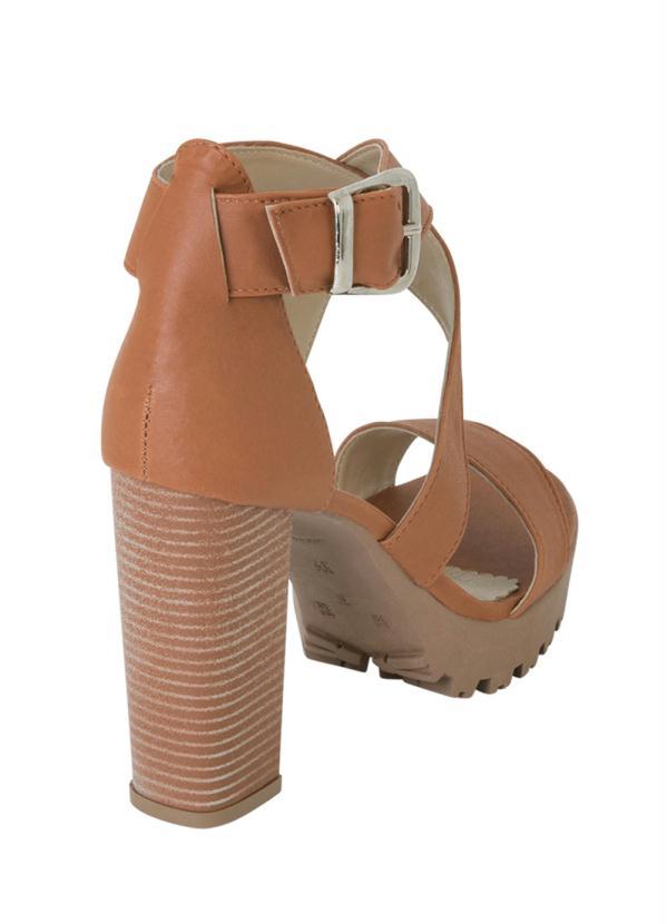Outlet - Sandália Caramelo com Fivela e Salto Tratorado 2