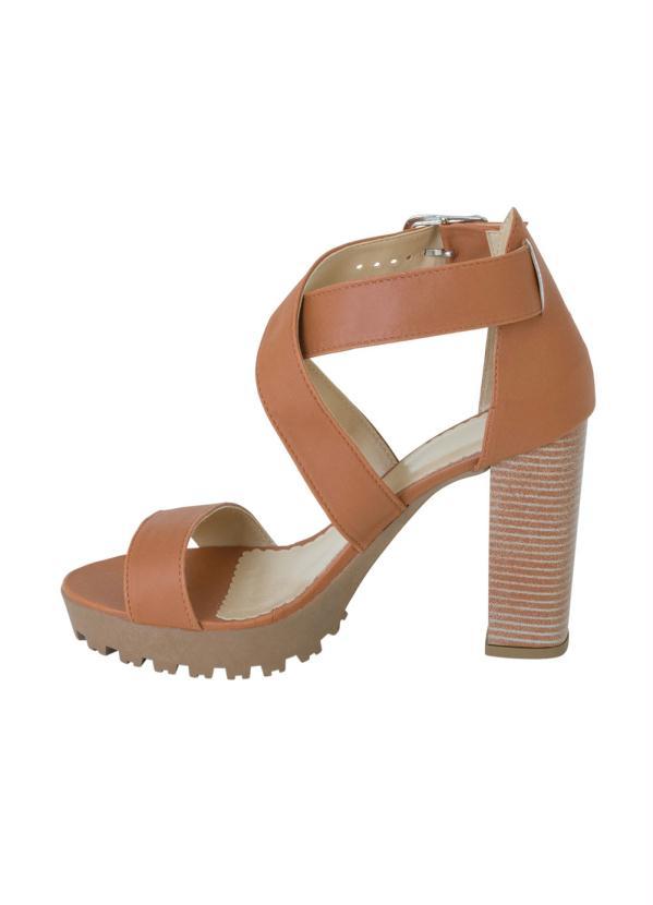Outlet - Sandália Caramelo com Fivela e Salto Tratorado 3