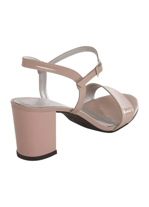 Perfecta - Sandália Creme Minimalista com Salto Quadrado - PERFECTA