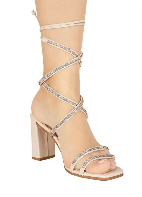 Perfecta - Sandália Off White com Strass 4