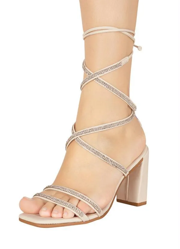 Perfecta - Sandália Off White com Strass 5