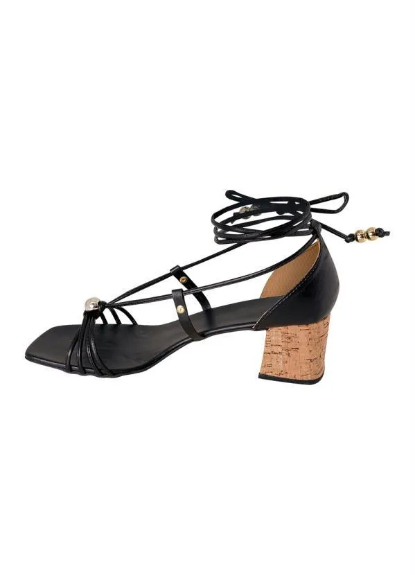 Perfecta - Sandália Preta com Salto Quadrado 2