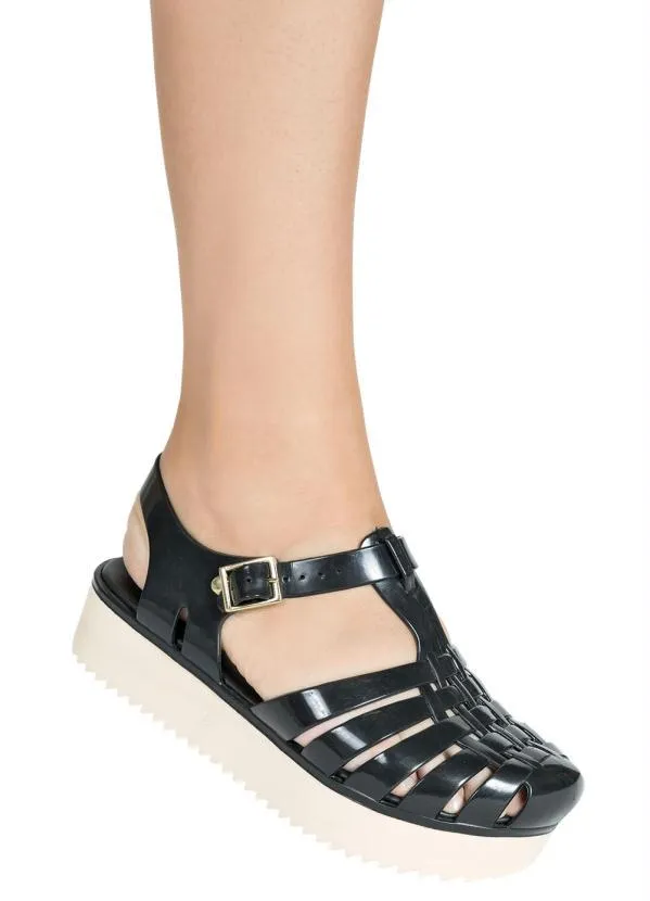 Perfecta - Sandália Preta com Solado Plataforma 4