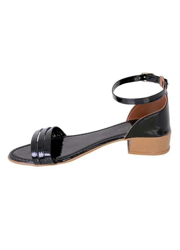 Perfecta - Sandália Preta com Verniz Traseira Fechada 3