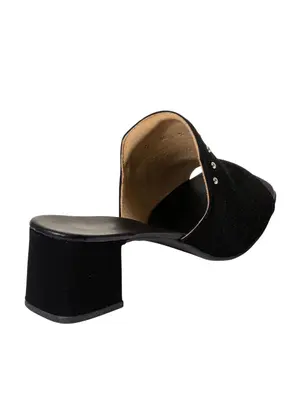 Perfecta - Tamanco Preto em Nobuck com Detalhe de Tachas - PERFECTA