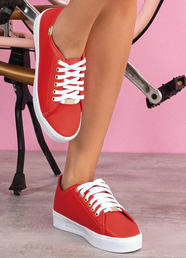 Perfecta - Tênis Casual Vermelho com Adereço Dourado
