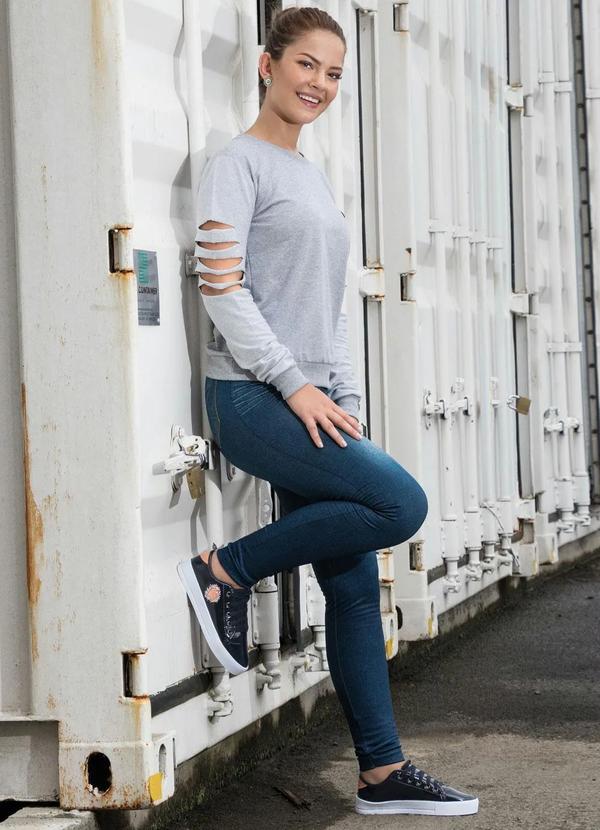 Outlet - Tênis Preto em Verniz com Apliques de Glitter 4