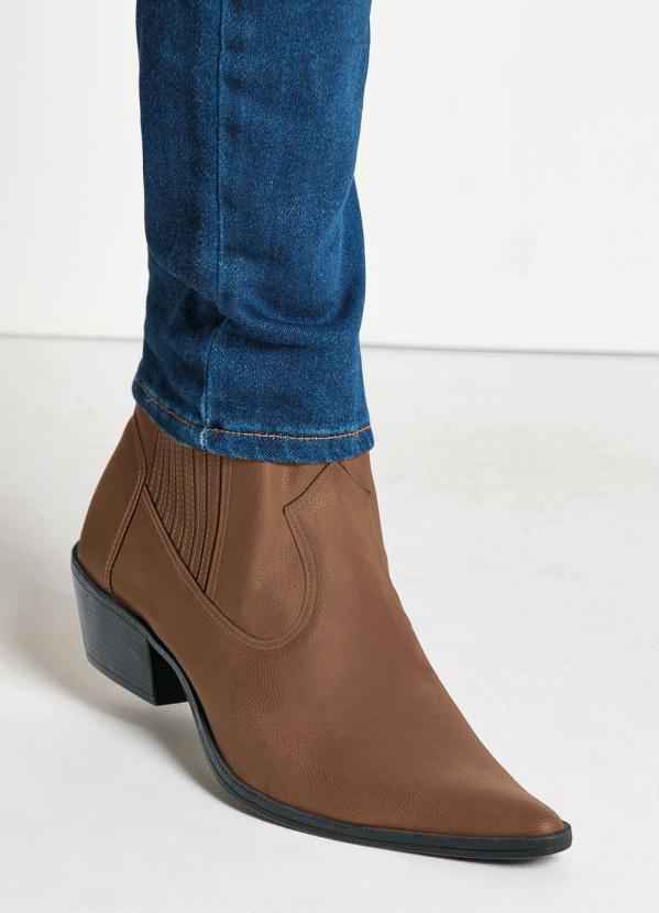 Outlet - Bota Marrom Bico Fino com Elástico 5
