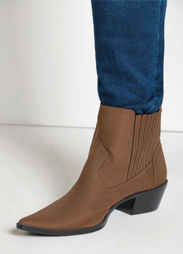 Outlet - Bota Marrom Bico Fino com Elástico 6