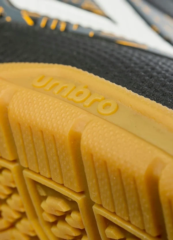Umbro - Chuteira Futsal Umbro Tocco Ii Club Preta 6