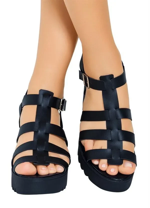 Perfecta - Sandália Preta com Salto Tratorado 6