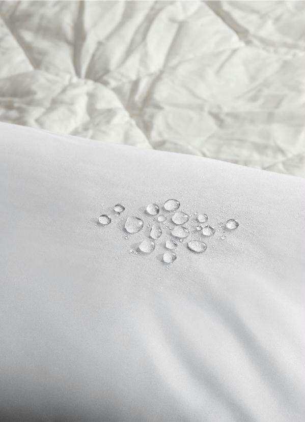 Lar e Lazer - Capa de Travesseiro Impermeável Branca 1 Peça 3