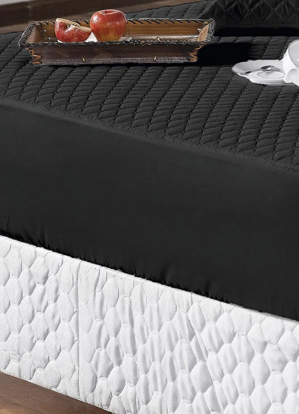 Lar e Lazer - Protetor de Colchão Impermeável Preto Casal 3