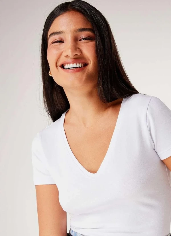 Hering - Blusa Basica Feminina Decote V com Elastano Branco 2