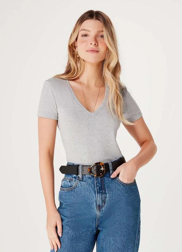 Hering - Blusa Basica Feminina Decote V com Elastano Cinza 4