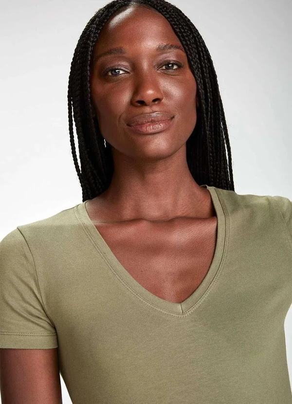 Hering - Blusa Basica Feminina Decote V com Elastano Verde 4