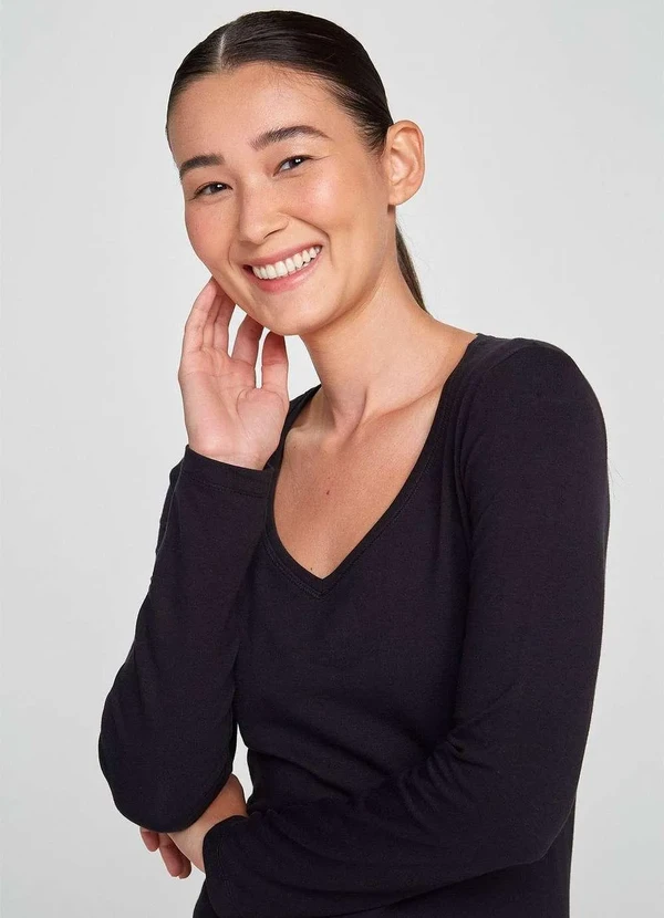 Hering - Blusa Basica Feminina Slim Manga Longa Preto 4