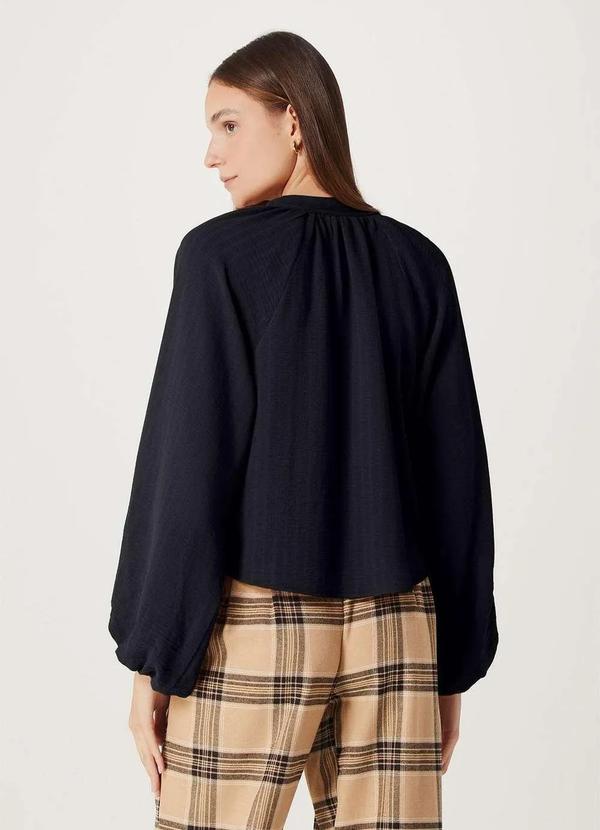 Hering - Blusa Feminina Ampla com Manga Bufante Preto 3