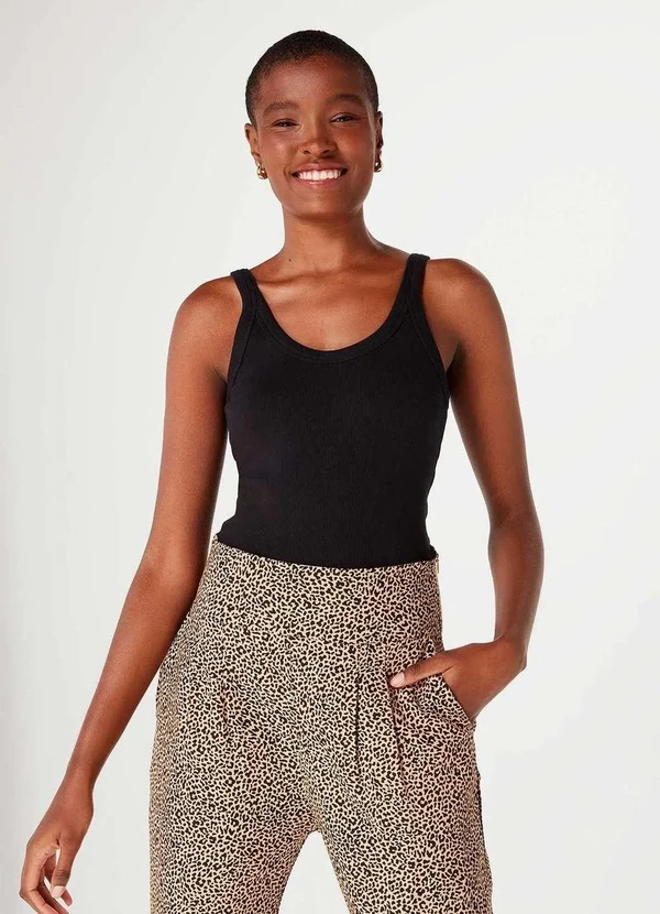 Hering - Regata Basica Feminina Slim em Ribana Preto 5