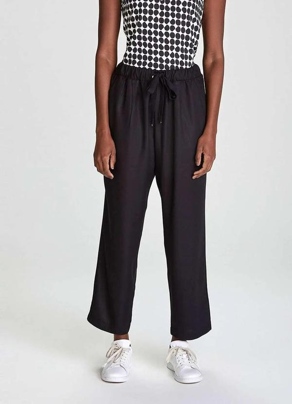 Hering - Calca Basica Feminina Cintura Alta Carrot em Viscose Preto