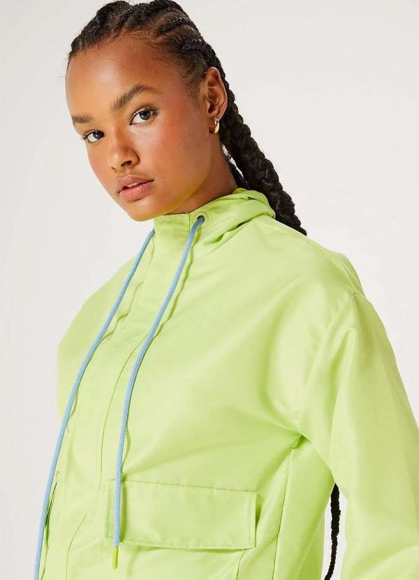 Hering - Jaqueta Feminina Corta Vento com Capuz Verde