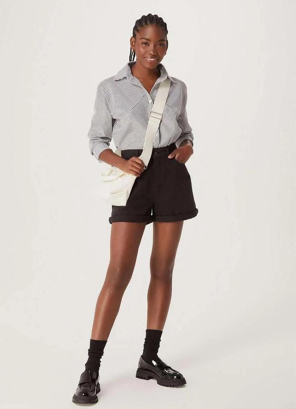 Hering - Shorts Feminino Cintura Alta Mom em Sarja Preto