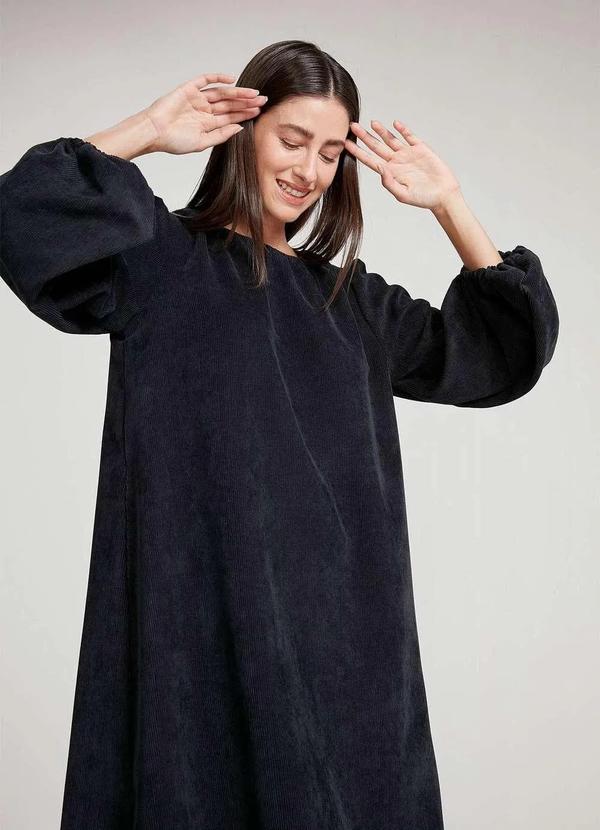 Hering - Vestido de Veludo Midi com Bolsos Preto 5