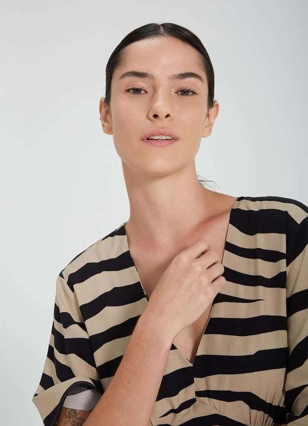 Hering - Vestido Midi Evase com Estampa Animal Print Bege 4