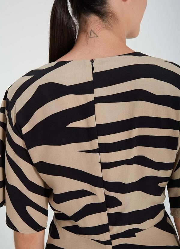Hering - Vestido Midi Evase com Estampa Animal Print Bege 5