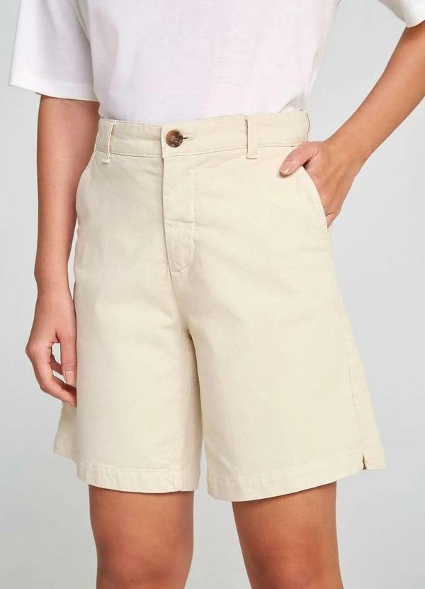Hering - Bermuda Basica Feminina Cintura Media de Sarja Chino Bege