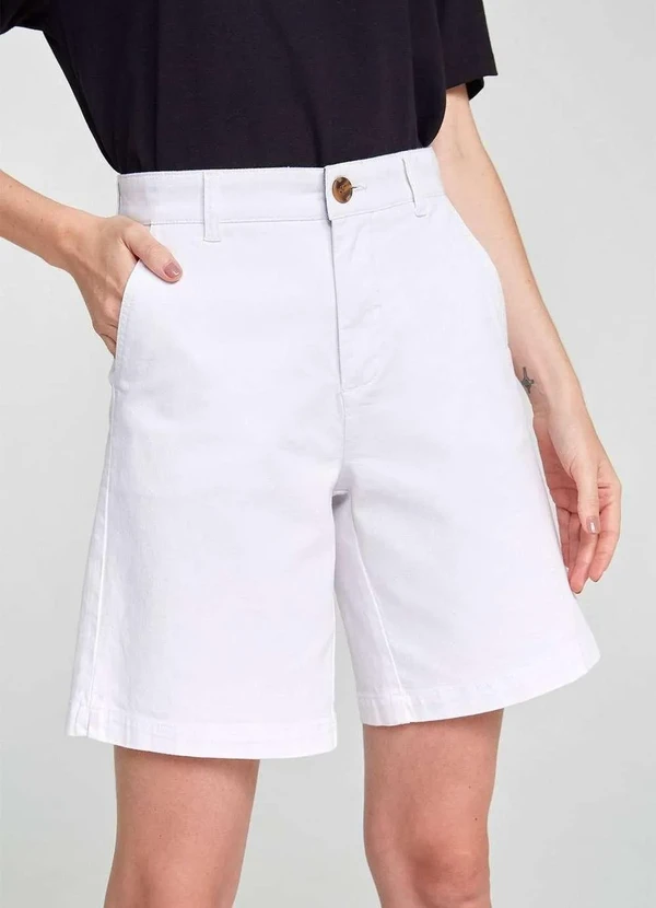 Hering - Bermuda Basica Feminina Cintura Media de Sarja Chino Branco 2