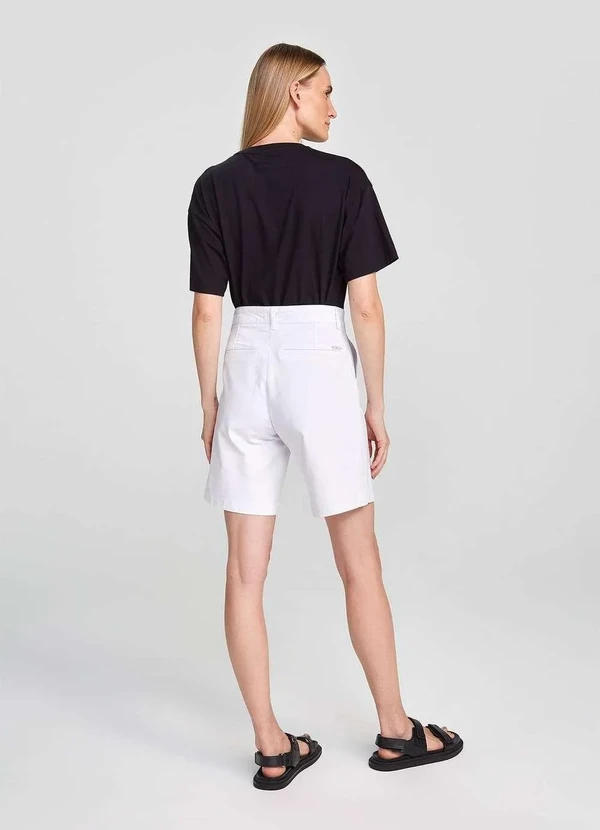 Hering - Bermuda Basica Feminina Cintura Media de Sarja Chino Branco 6