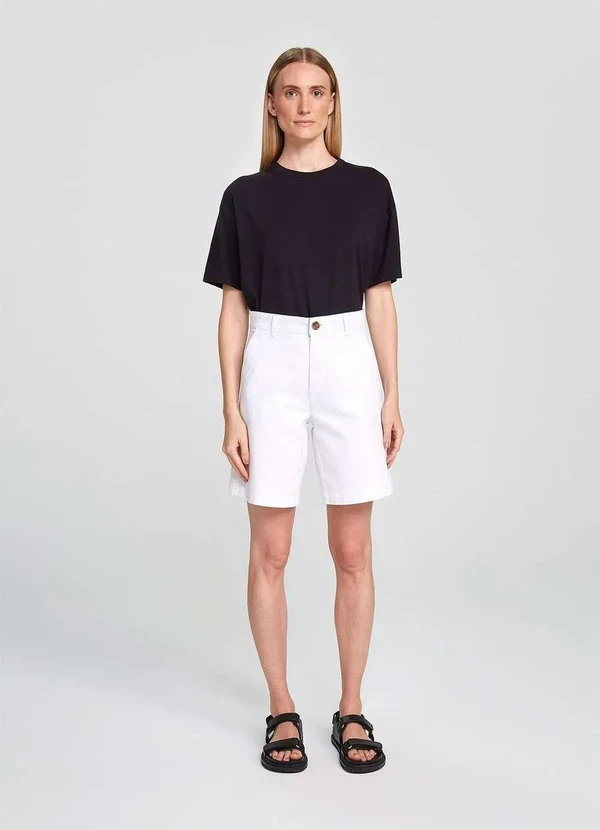 Hering - Bermuda Basica Feminina Cintura Media de Sarja Chino Branco 7