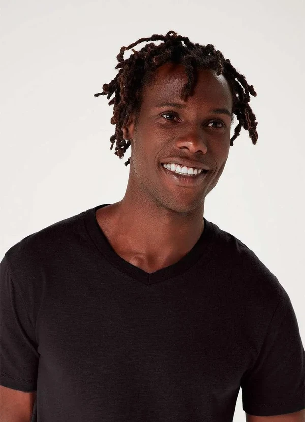 Hering - Camiseta Basica Masculina Slim em Flame Preto 2