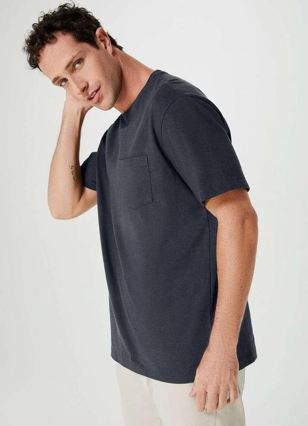 Hering - Camiseta Basica Masculina Super Cotton com Bolso Cinza 2