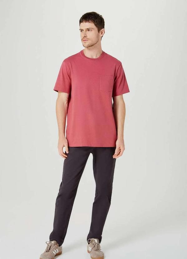 Hering - Camiseta Basica Masculina Super Cotton com Bolso Rosa