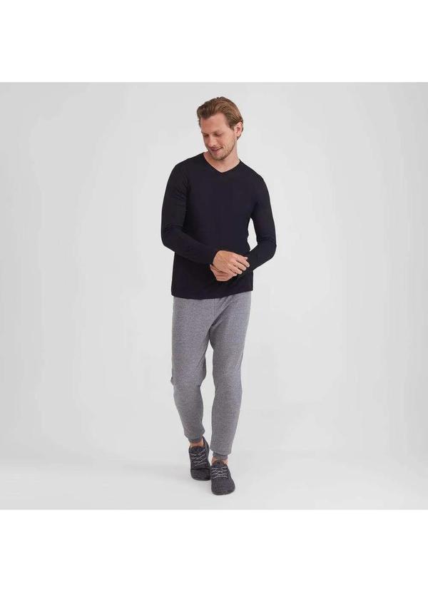 Basicamente - Camiseta Básica Gola V Manga Longa Masculina Preto